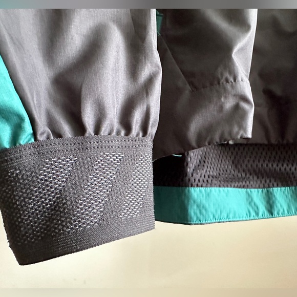 New Balance R.W.T. Lightweight Windbreaker Jacket Small Green - Picture 4 of 6